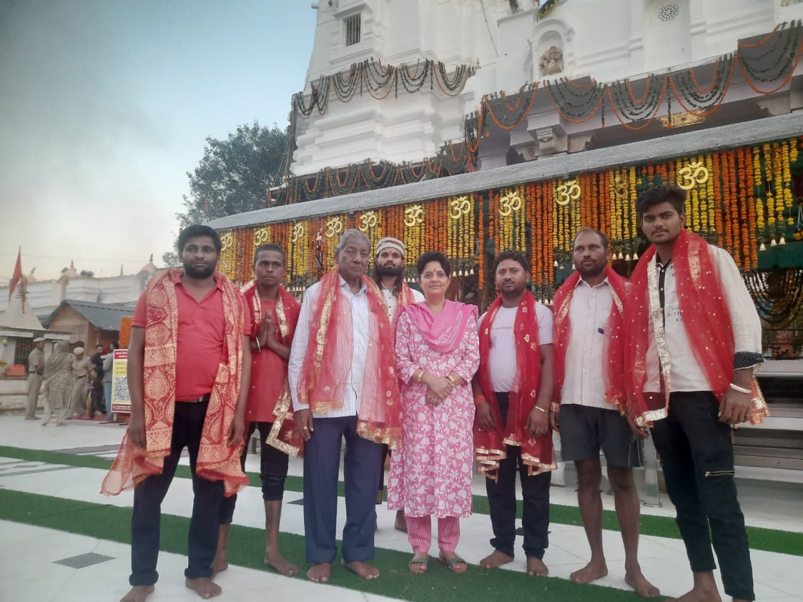 14 वर्षों से लगातार बज्रेश्वरी मंदिर में लंगर लगा रहे हैं किशन शर्मा