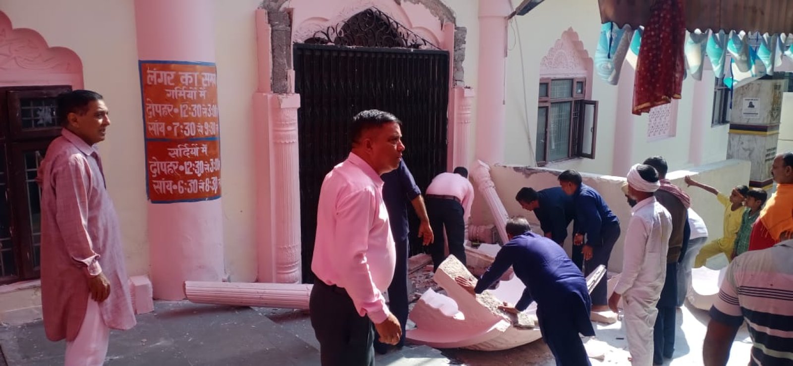 फर्श पर गिरा ज्वालामुखी मंदिर के लंगर भवन के द्वार पर बना स्लैब, बाल-बाल बचे श्रद्धालु
