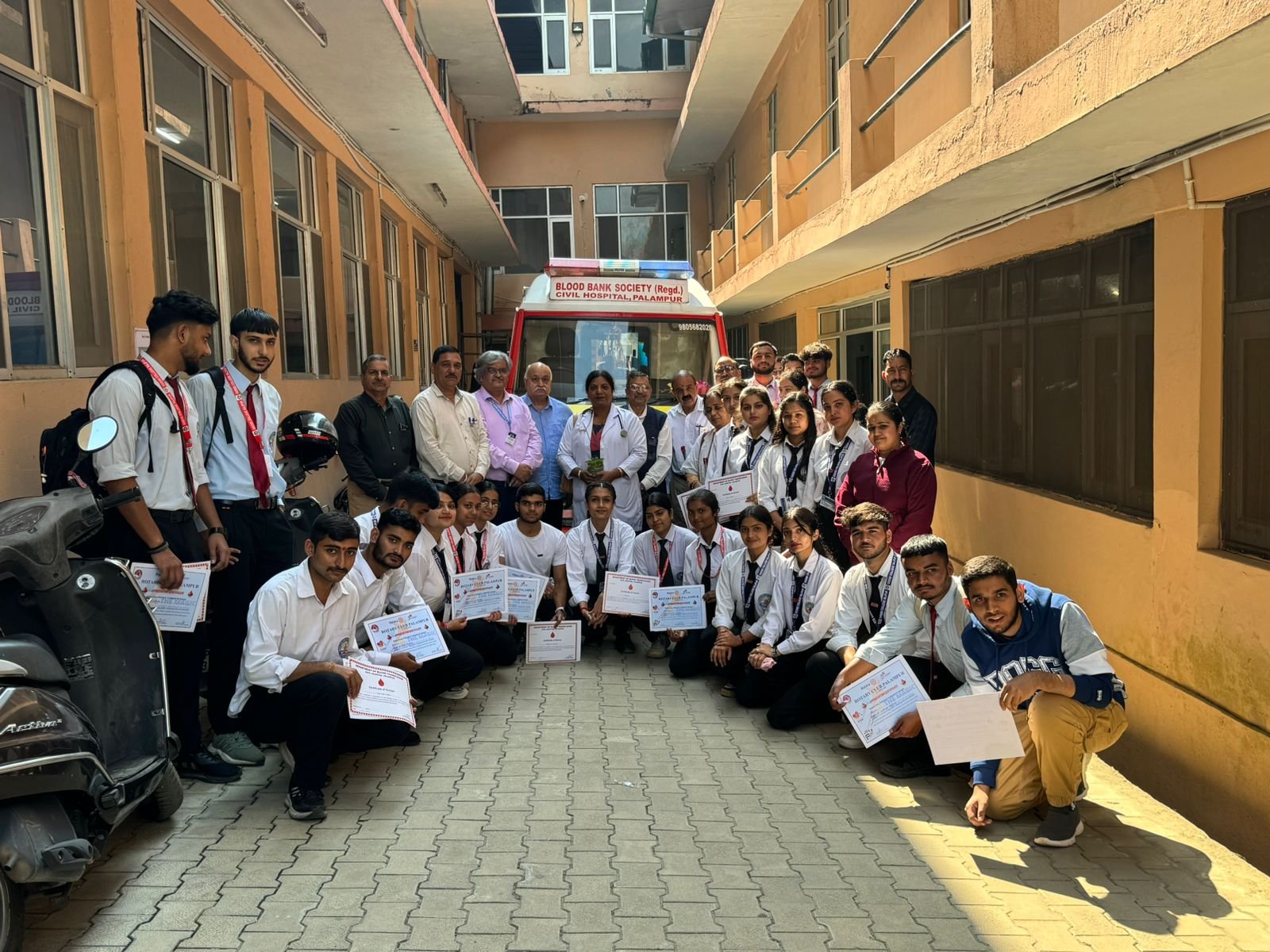 जीजीडीएसडी कॉलेज राजपुर में विद्यार्थियों ने किया रक्तदान