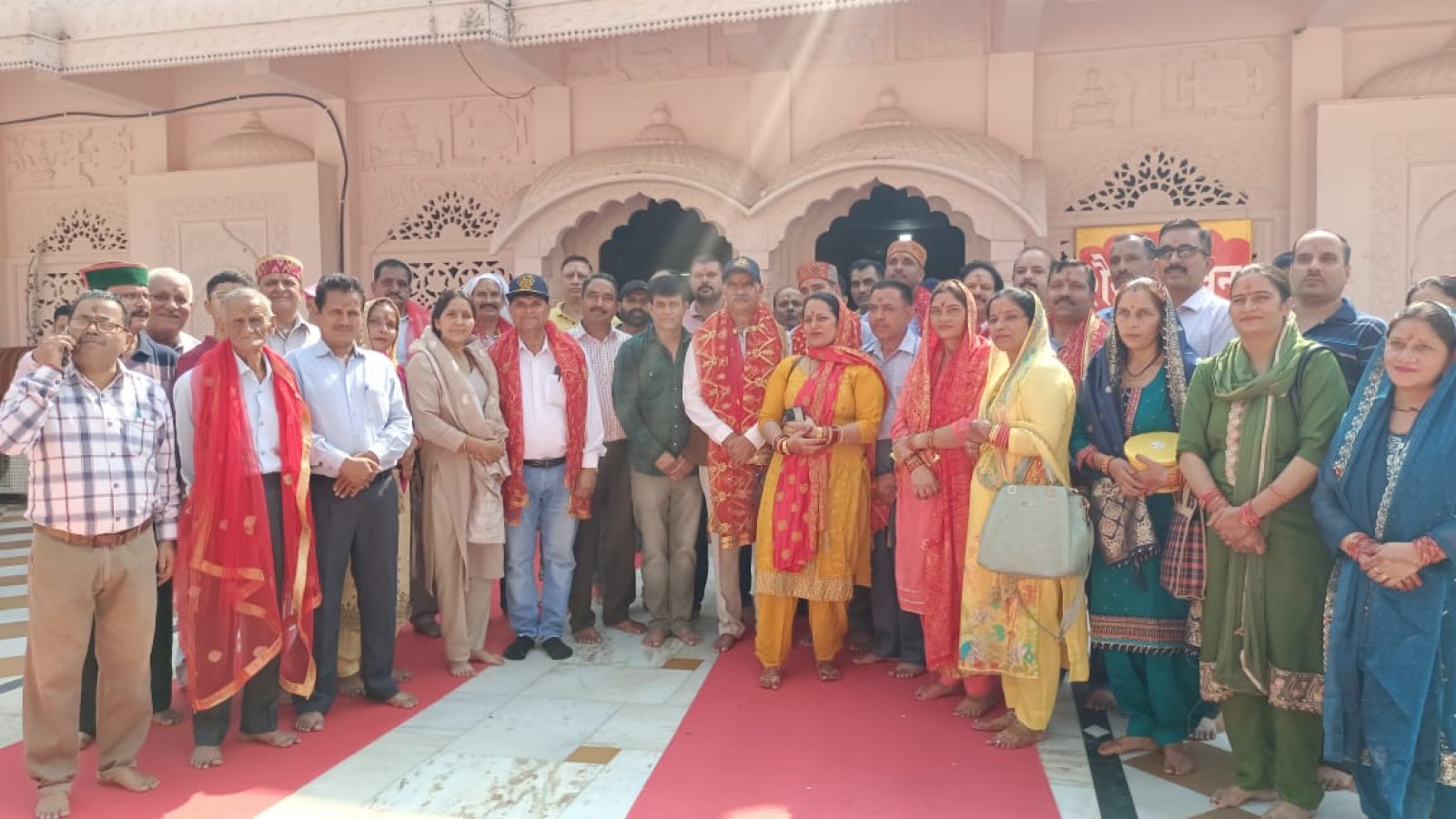 16 बटालियन डोगरा रेजीमेंट ने ज्वालामुखी मंदिर में 2 संगमरमर के शेर किए दान