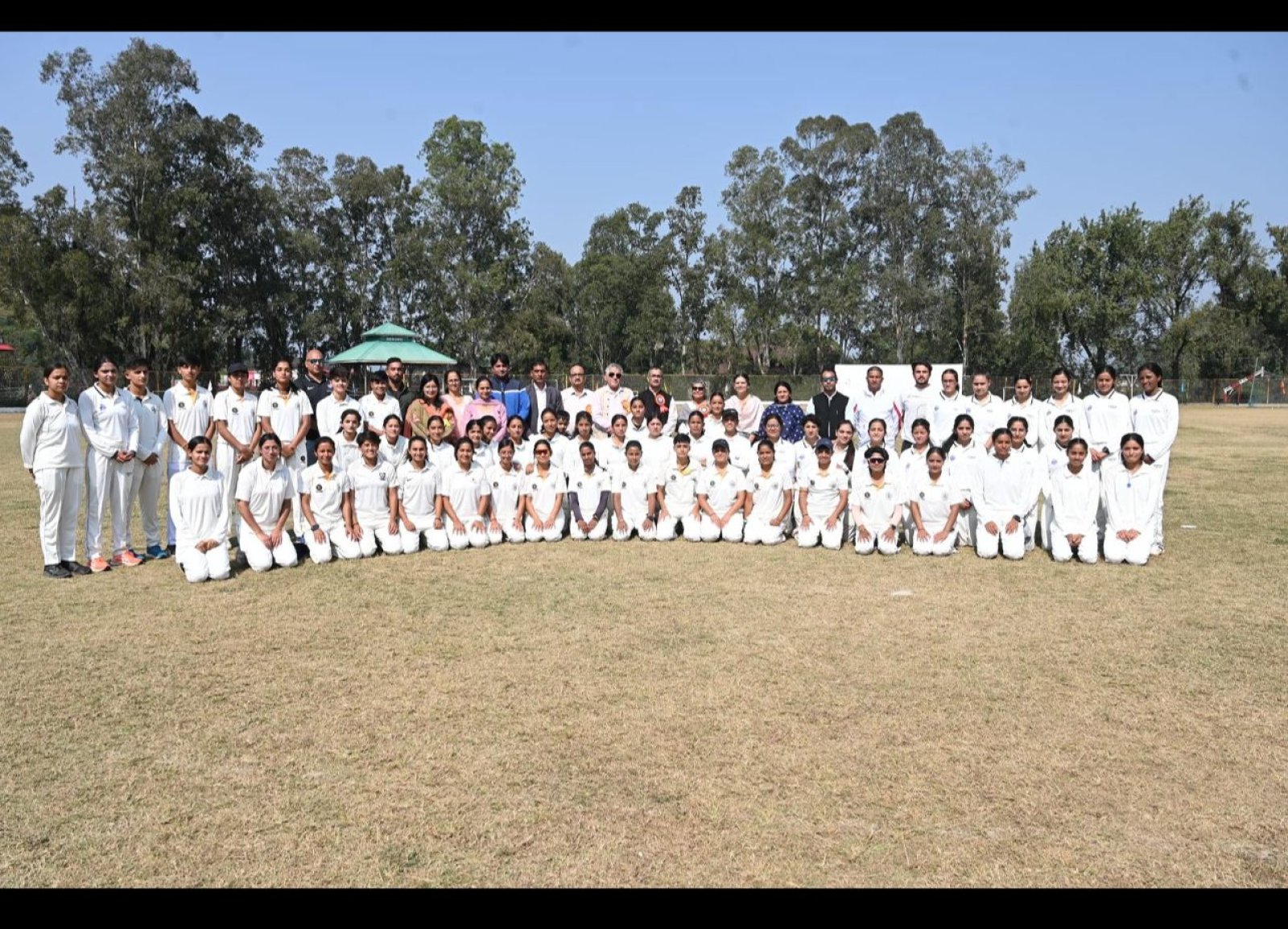 इंटर कॉलेज महिला क्रिकेट प्रतियोगिता में एमसीएम डीएवी कॉलेज की टीम ने सेमीफाइनल में किया प्रवेश