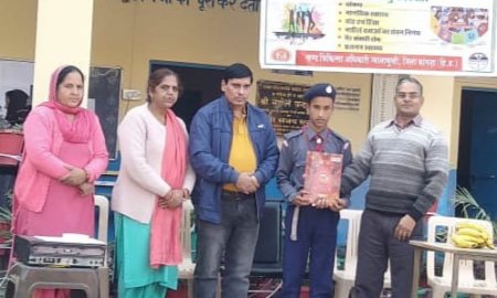 डोला खरियाना में स्वास्थ्य विभाग ने किशोरावस्था में होने वाले परिवर्तनों की छात्रों को दी जानकारी