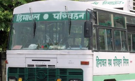 एचआरटीसी बसों में पास वाले बच्चों के साथ कंडक्टर कर रहे मनमानी