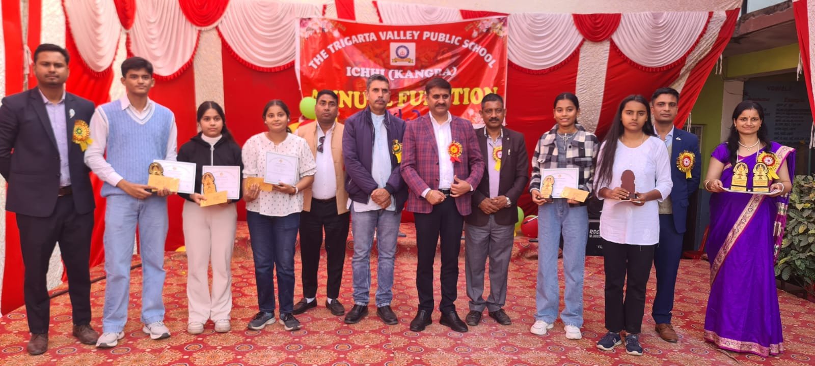 त्रिगर्त वैली पब्लिक स्कूल में वार्षिक समारोह की धूम, विधायक पवन काजल रहे उपस्थित