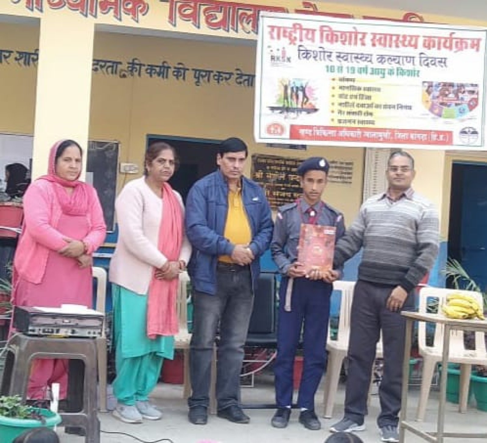 डोला खरियाना में स्वास्थ्य विभाग ने किशोरावस्था में होने वाले परिवर्तनों की छात्रों को दी जानकारी