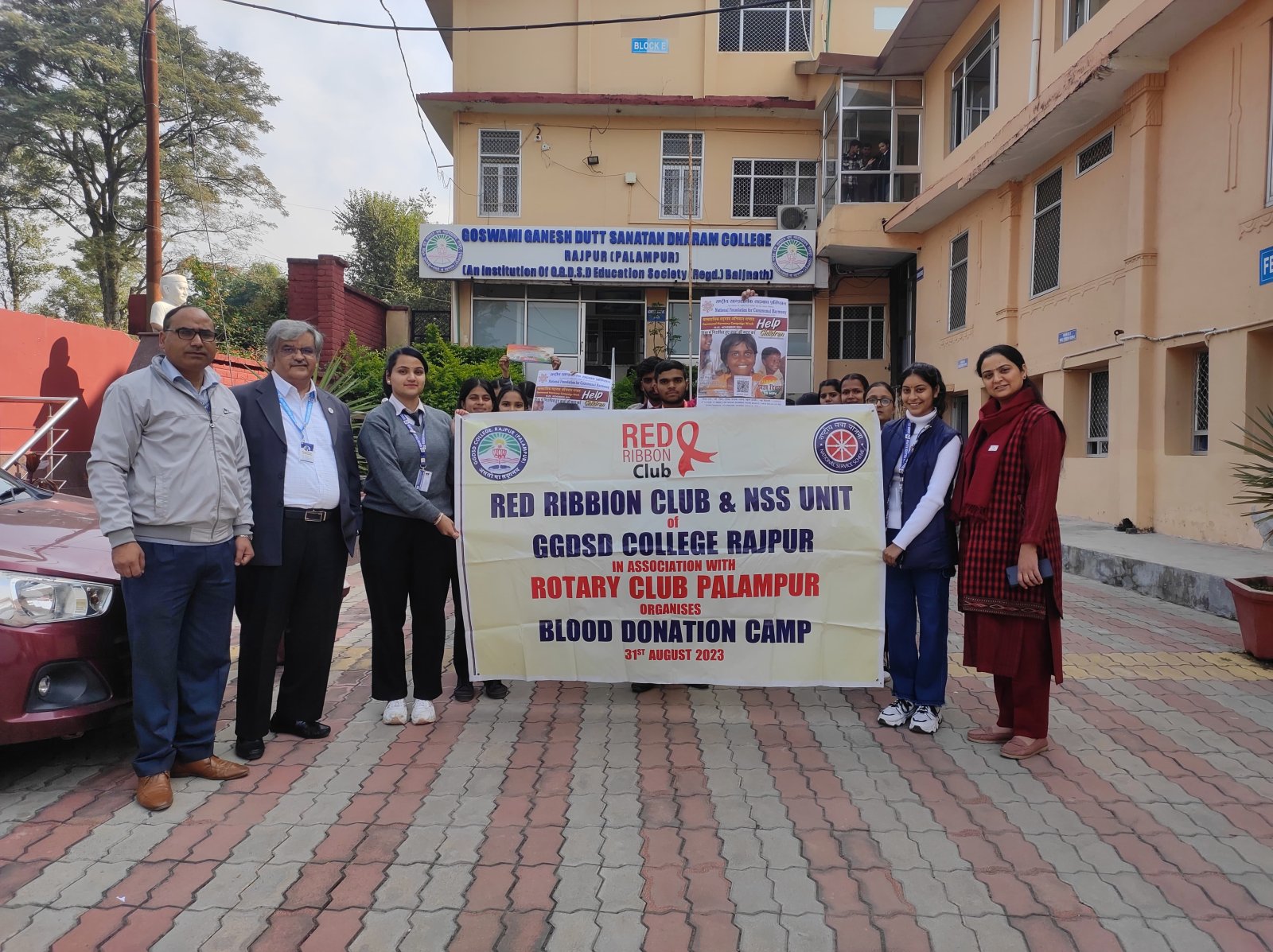 जीजीडीएसडी कॉलेज के विद्यार्थियों ने दिया शांति का संदेश