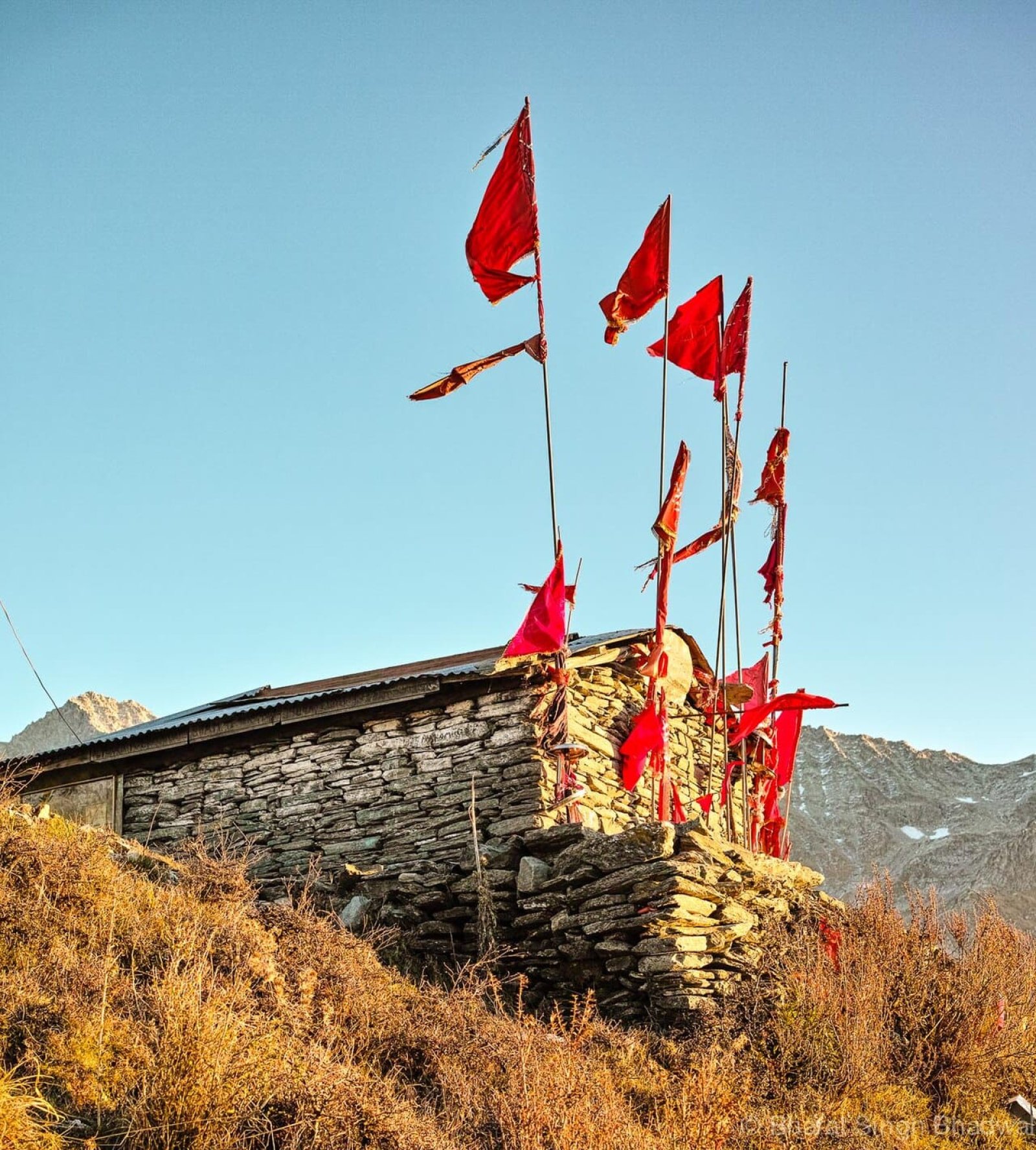 आदि हिमानी चामुंडा मंदिर: श्रद्धा और समर्पण से पुनर्निर्माण की कहानी