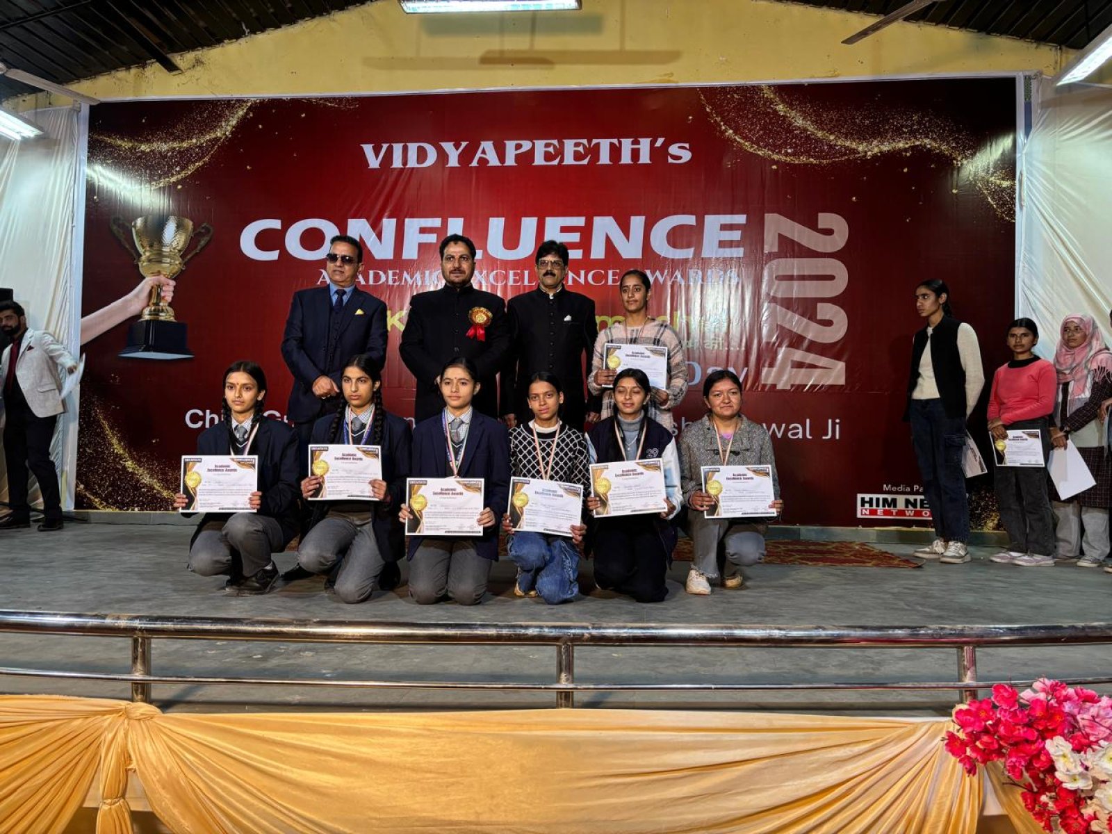विद्यापीठ सुंदरनगर ने अकादमिक एक्सेलेंस अवार्ड से नवाजे उत्कृष्ठ छात्र