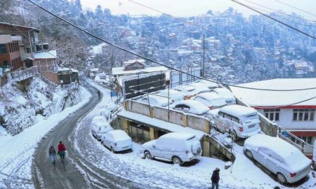पहाड़ों में बर्फबारी का असर, घूमने जाने से पहले जांच लें मौसम का हाल
