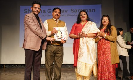 डी डी एम साई कॉलेज ऑफ एजुकेशन के प्रोफेसर को शिक्षा गौरव सम्मान देकर किया सम्मानित