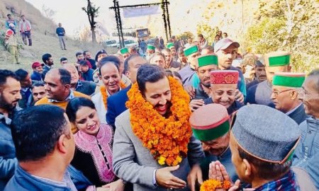 हम सरकार व विभाग, कार्यालय में बैठकर नहीं जनता के घर द्वार जाकर चलाने में विश्वास रखते हैं: विक्रमादित्य सिंह