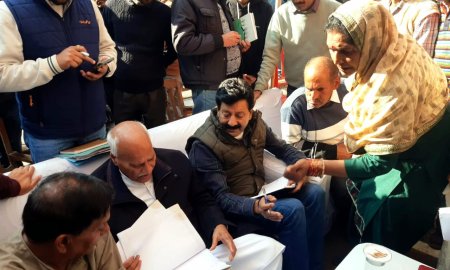कृषि मंत्री ने सरकार गांव के द्वार कार्यक्रम के तहत कोटला में सुनी जनसमस्याएं