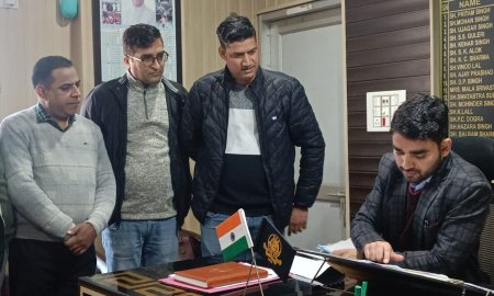 हाई स्कूल का रास्ता बंद, ग्रामीणों में आक्रोश