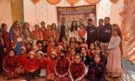 बालिका आश्रम चम्बा की बच्चियों संग उपायुक्त मुकेश रेपसवाल ने मनाया क्रिसमस