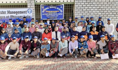 तकीपुर कॉलेज में राष्ट्रीय सेवा योजना के सात दिवसीय शिविर के दौरान सिखाए आपदा में बचाव के गुर