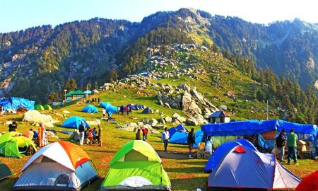 त्रियुंड ट्रैकिंग प्रतिबंध का उल्लंघन: चार गाइड्स पर मामला दर्ज