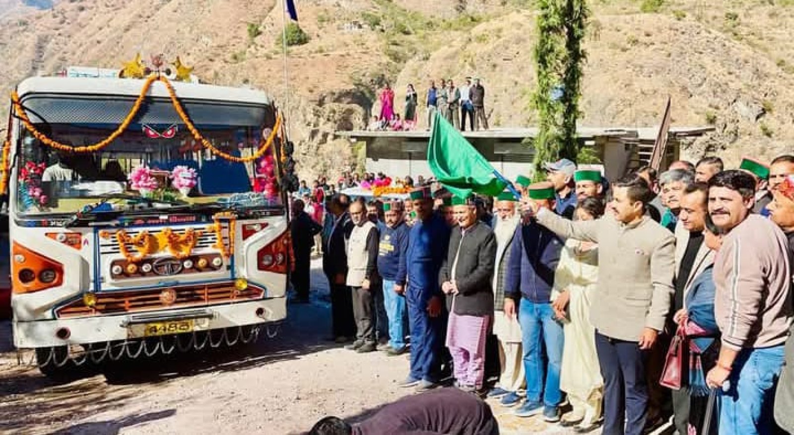 हम सरकार व विभाग, कार्यालय में बैठकर नहीं जनता के घर द्वार जाकर चलाने में विश्वास रखते हैं: विक्रमादित्य सिंह