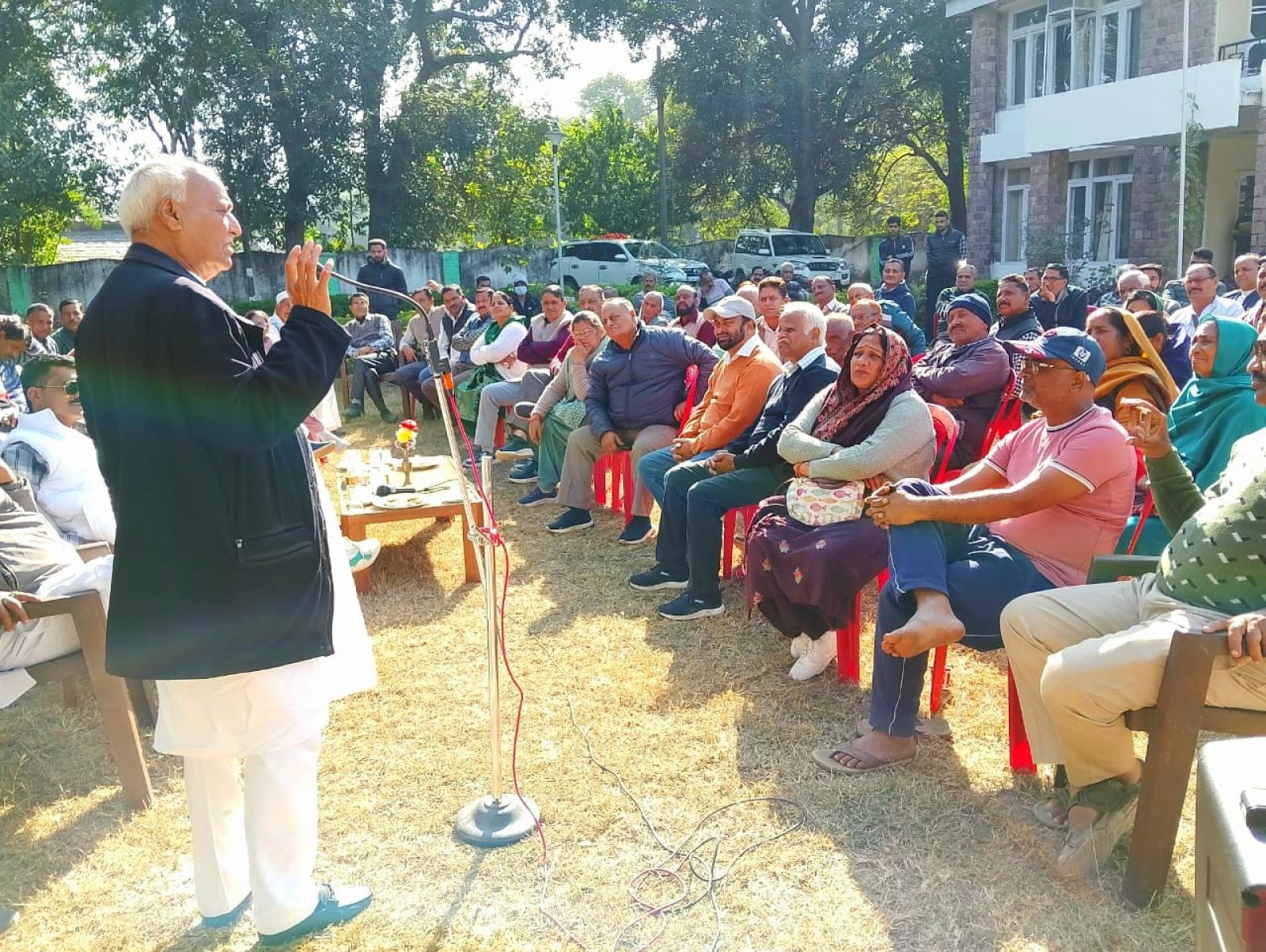 कृषि मंत्री ने नगरोटा सूरियां-लंज सड़क के नवीनीकरण कार्य का किया शुभारंभ