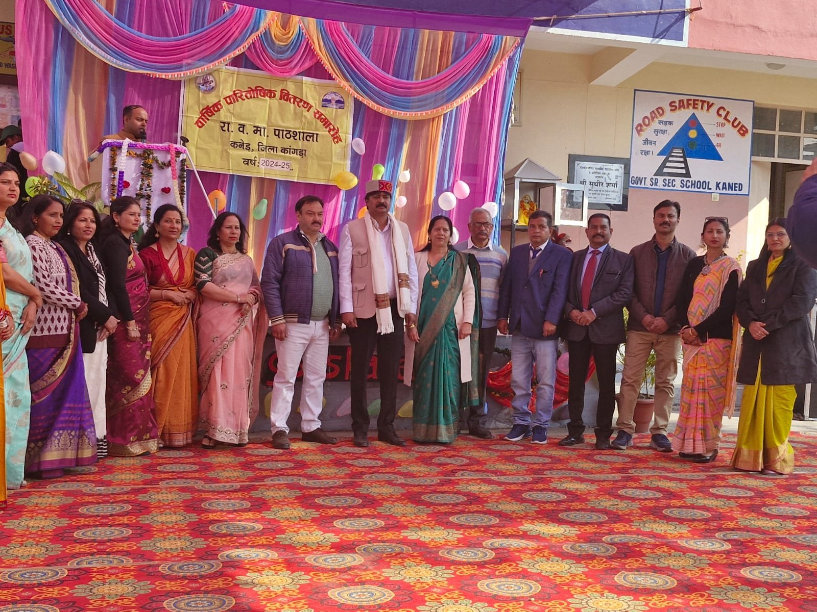 देवेंद्र जग्गी ने कनेड स्कूल में नवाजे होनहार