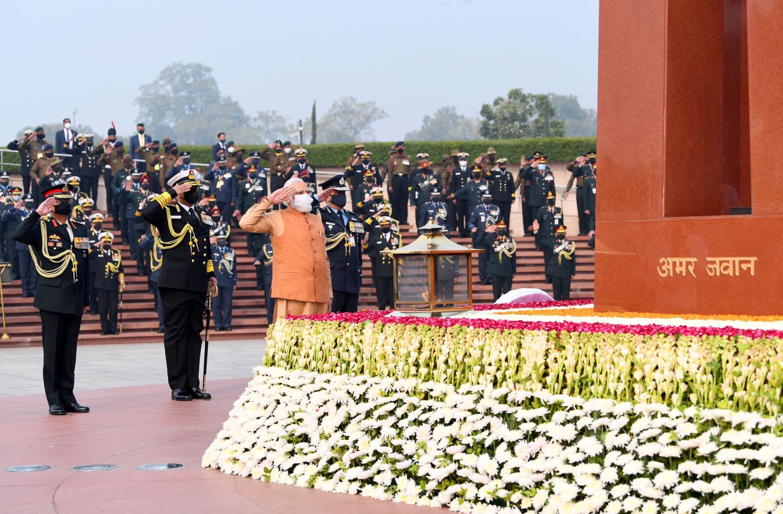 विजय दिवस: राष्ट्रपति मुर्मु और पीएम मोदी ने 1971 के वीर जवानों को दी श्रद्धांजलि