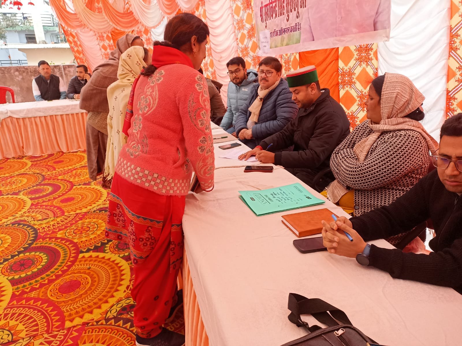 "प्रशाशन गांव की और"कार्यक्रम द्वारा प्रशासन और आम जनता के बीच दूरी कम करने का किया गया प्रयास।