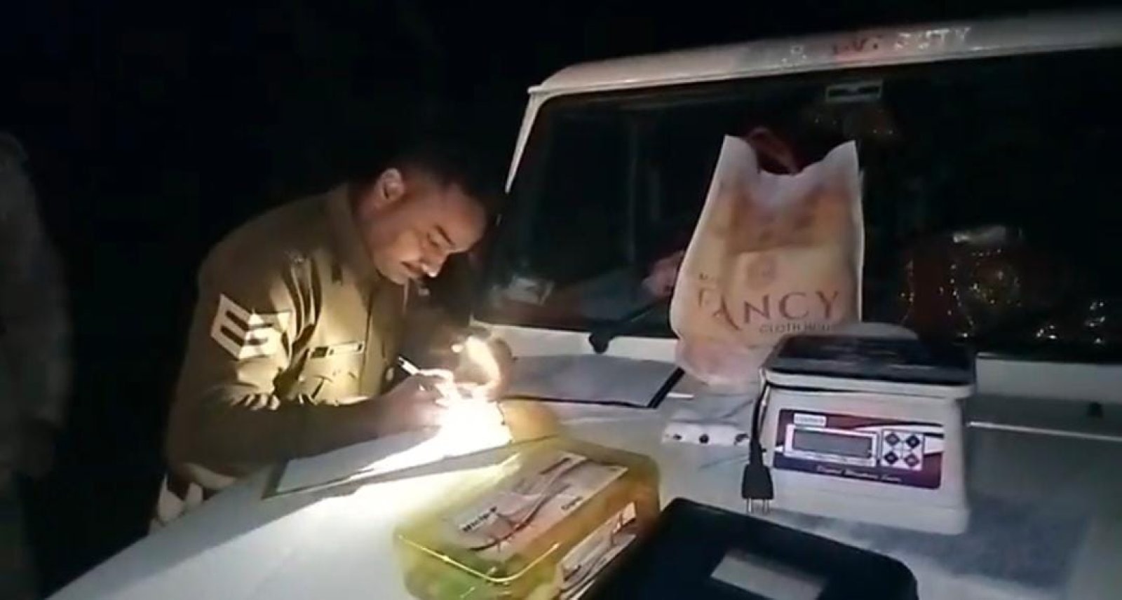 ज्वालामुखी पुलिस ने पकड़ी 357 ग्राम चरस, टिफिन बॉक्स में लेकर जा रहे थे आरोपी