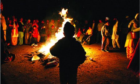 लोहड़ी: फसल कटाई का उत्सव और परंपराओं का जश्न