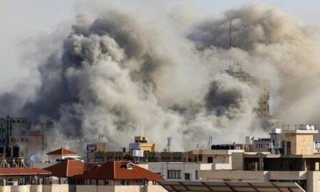 इजराइल ने गाजा पर की एयर स्ट्राइक, 73 की मौत