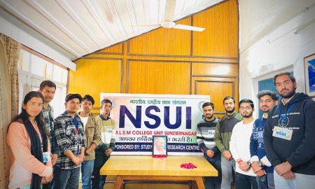 एनएसयूआई ने राष्ट्रपिता महात्मा गांधी को पुष्प अर्पित कर दी श्रद्धांजलि