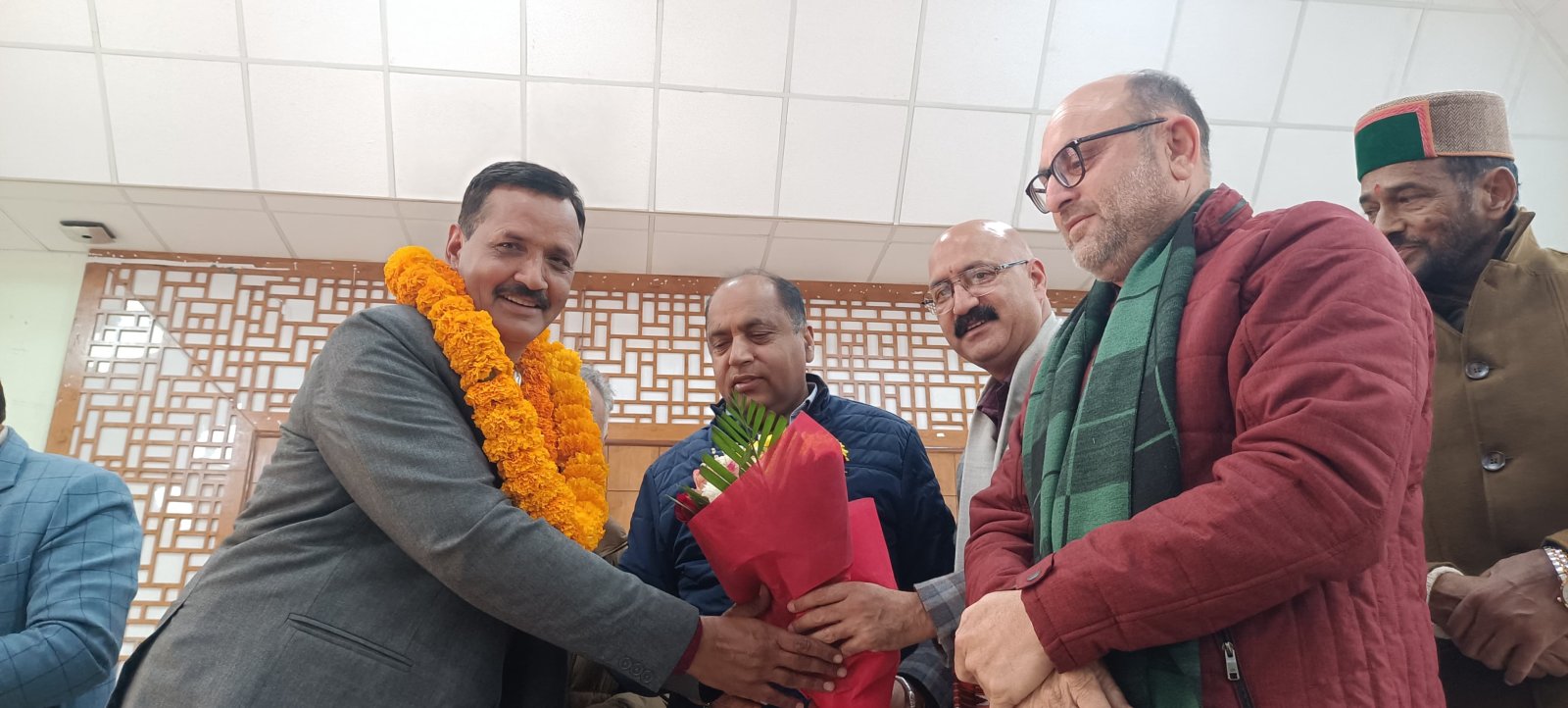 सुक्खू सरकार के संरक्षण में मोटर साइकिल और कार से ढोया करोड़ों का पानी: जयराम ठाकुर