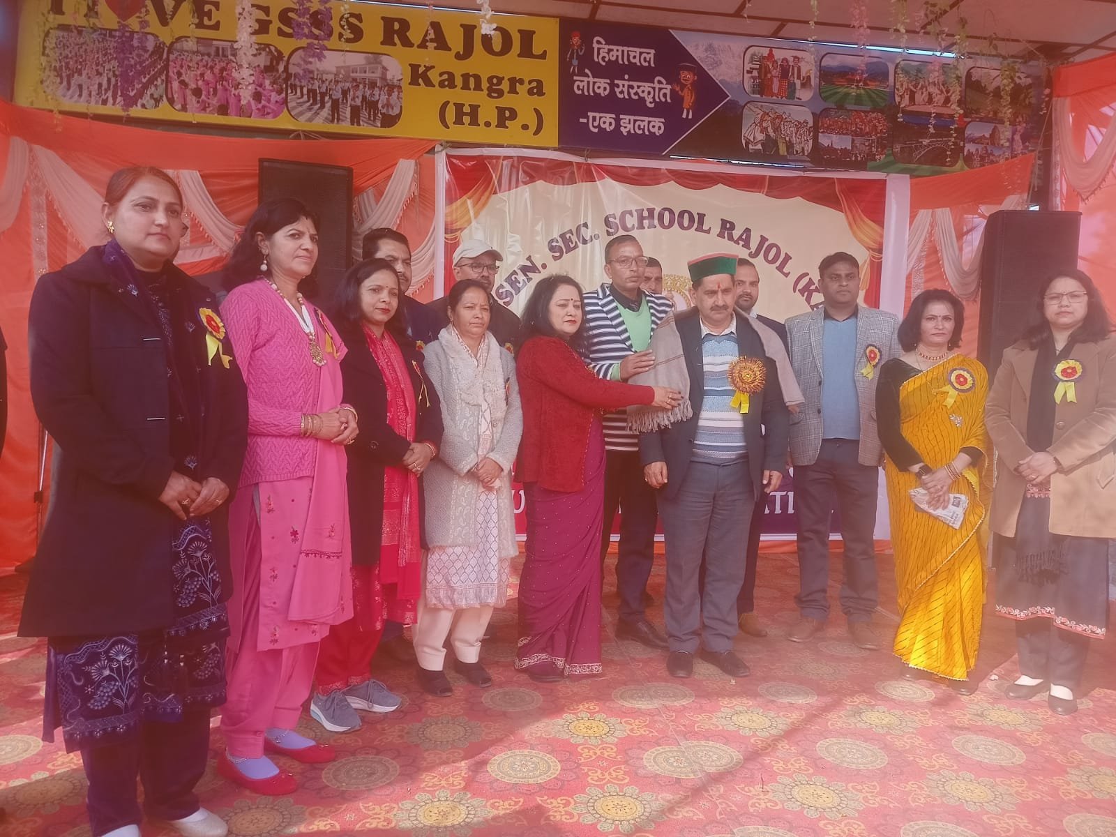 राजोल स्कूल में धूमधाम से मनाया वार्षिक पारितोषिक वितरण समारोह