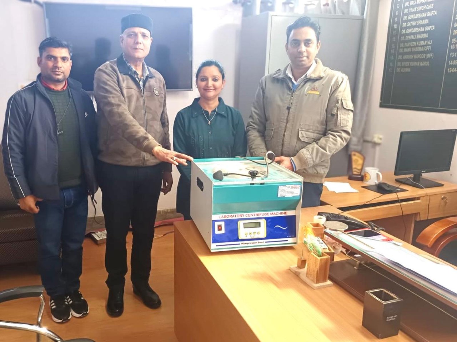 सिविल हॉस्पिटल कांगड़ा लेबोरेट्री को मिली सेंट्रीफ्यूज मशीन और सैंपल कलेक्शन चेयर