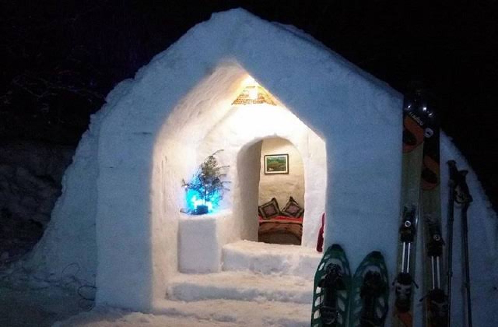 मनाली में बर्फबारी के बाद पर्यटन कारोबार में तेजी, सैलानी इग्लू में रहने के लिए कर रहे एडवांस बुकिंग