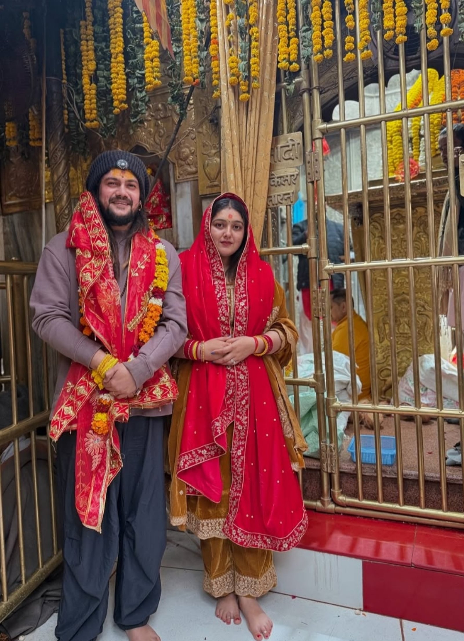 बाबा हंसराज और उनकी पत्नी ने मां चिंतपूर्णी मंदिर में किए श्रद्धापूर्ण दर्शन