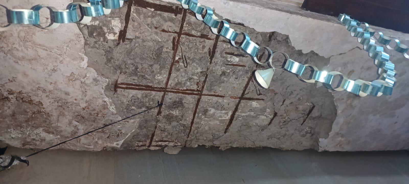 नादौन बस अड्डा में क्षतिग्रस्त छत से गिर रहे कंक्रीट के टुकड़े, बड़ा हादसा होने का खतरा
