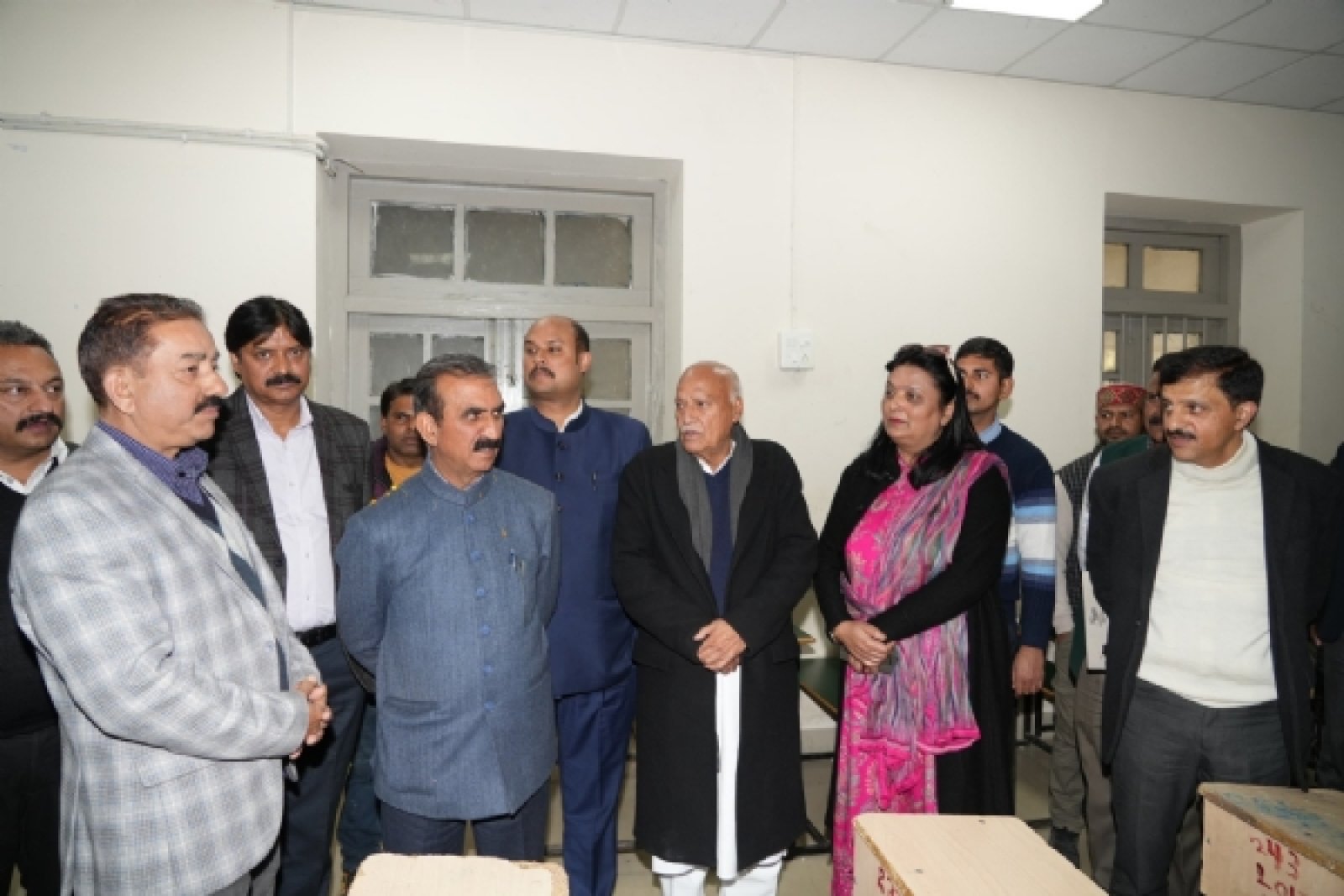 मुख्यमंत्री ने बालिका दिवस पर धर्मशाला में छात्राओं से की बातचीत, सभी को दिए 1000-1000 रुपये