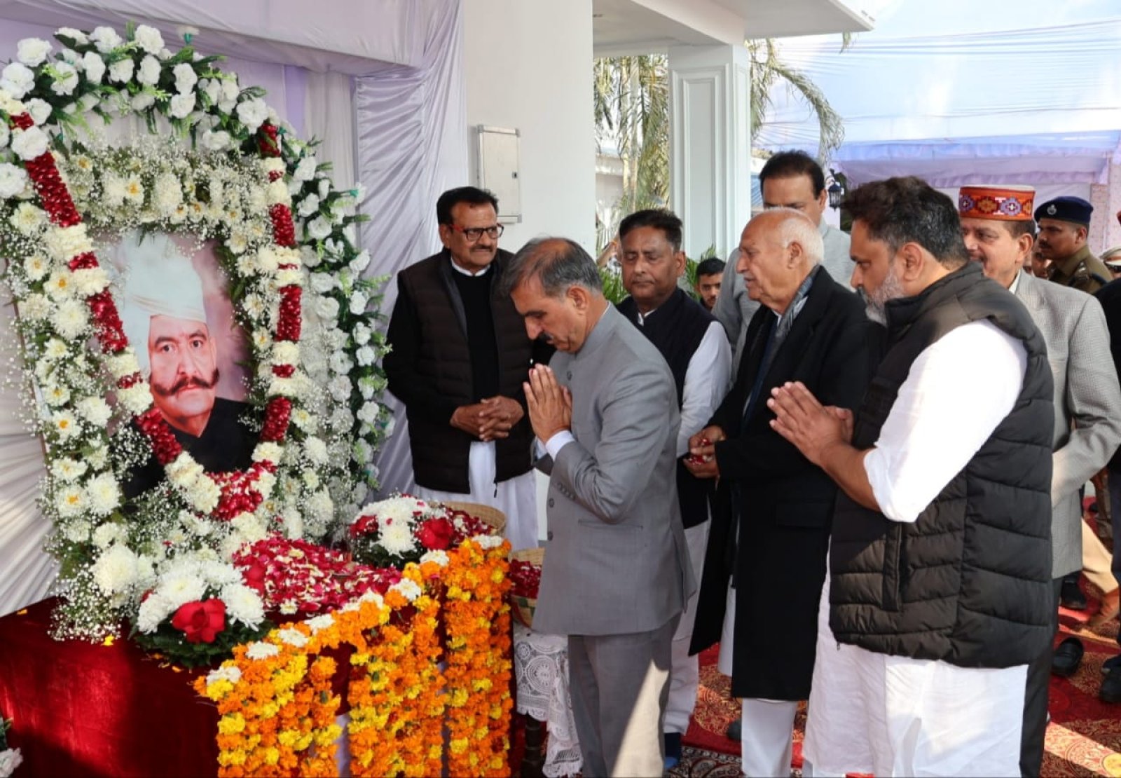 मुख्यमंत्री ने पूर्व मंत्री सुजान सिंह पठानिया की पुण्यतिथि पर श्रद्धाजंलि की अर्पित