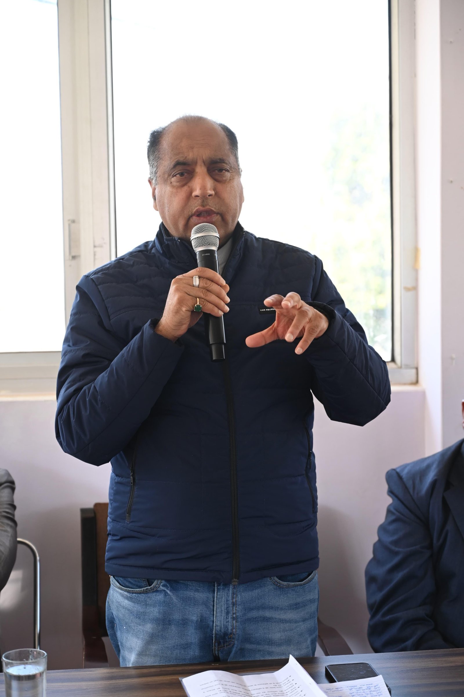 कांग्रेस ने परिवार के हितों लिए उड़ाई भारतीय संविधान की धज्जियां : जयराम ठाकुर