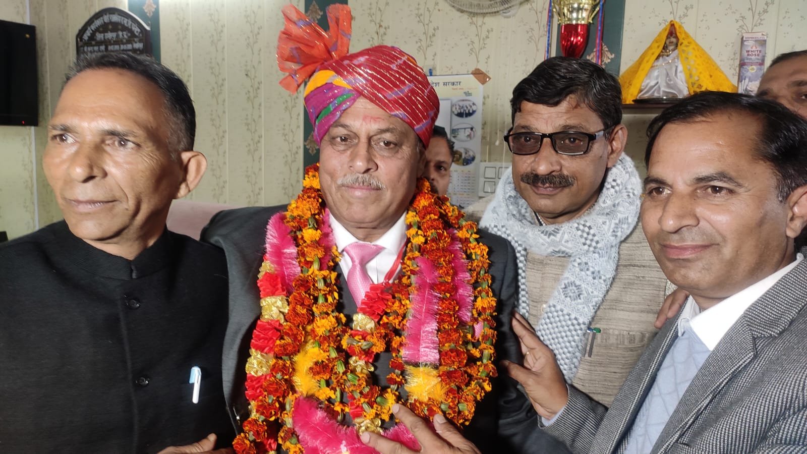 धनेटा स्कूल में हिंदी प्रवक्ता कुलदीप चौधरी को दी भावपूर्ण विदाई