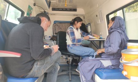 नादौन में हंस फाउंडेशन ने लगाया निःशुल्क मेडिकल कैंप, 40 से अधिक लोगों की हुई जांच