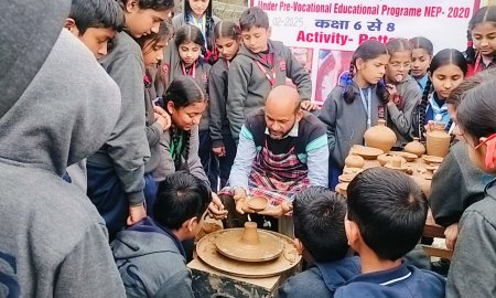 केंद्रीय विद्यालय नादौन में बैगलेस डे का आयोजन, छात्रों ने सीखा व्यवहारिक और रचनात्मक कौशल