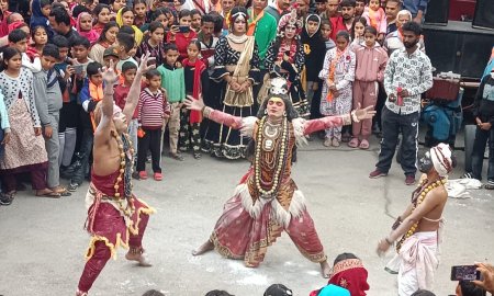 महाशिवरात्रि पर शिव मंदिर  से ढोल नगाड़ों संग चले बाराती, कलाकारों ने मंत्रमुग्ध किए भक्त