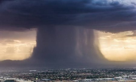 बैजनाथ के मुल्थान में फटा बादल, गाड़ियां क्षतिग्रस्त, घरों और अस्पताल में घुसा मलबा