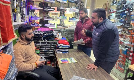 नादौन: स्वच्छ शहर समृद्ध शहर अभियान के तहत दुकानदारों को किया गया जागरूक