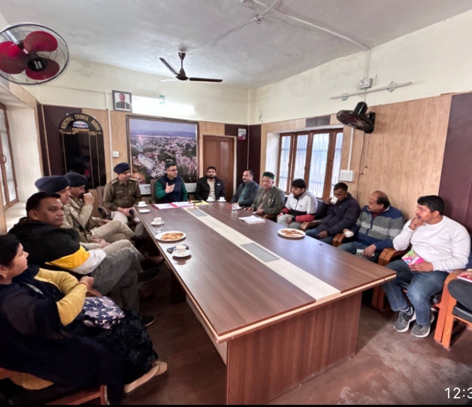 शम्मी सोनी की अध्यक्षता में किया नगर परिषद नादौन की बैठक का आयोजन, शहर की समस्याओं पर हुई चर्चा