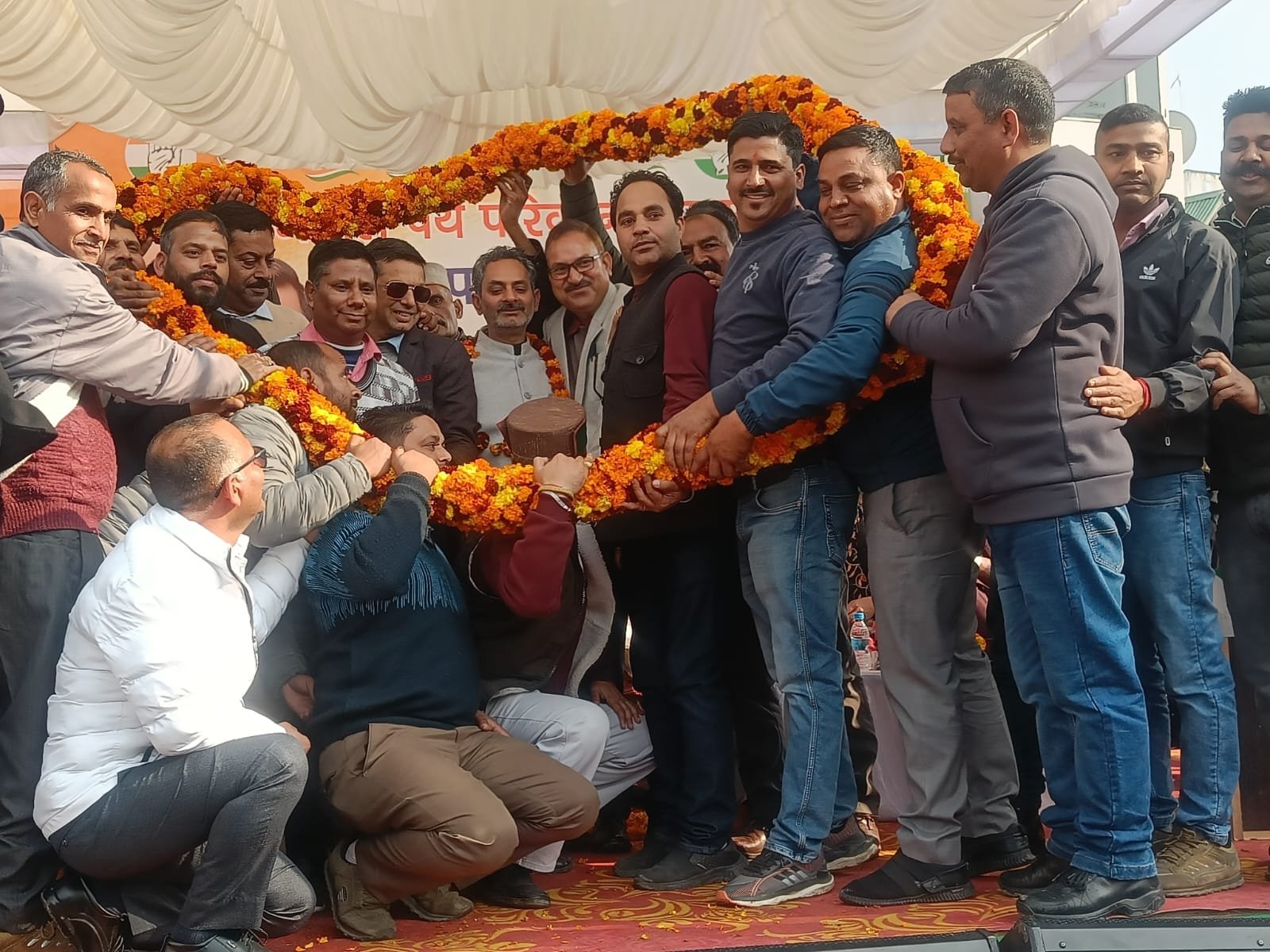 एचआरटीसी के नवनियुक्त उपाध्यक्ष अजय वर्मा का कांगड़ा पहुंचने पर हुआ जोरदार स्वागत