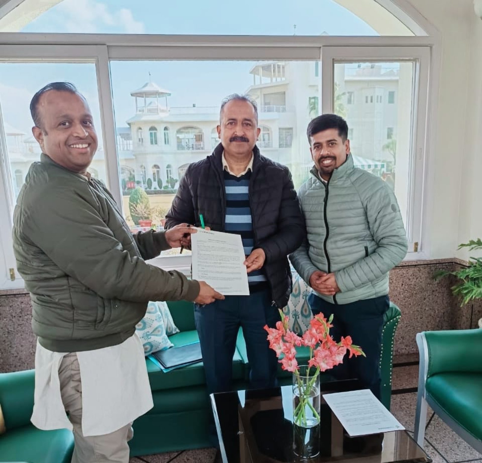 एमसीएम डीएवी कॉलेज और क्लब महिंद्रा कंडाघाट के बीच हुआ समझौता