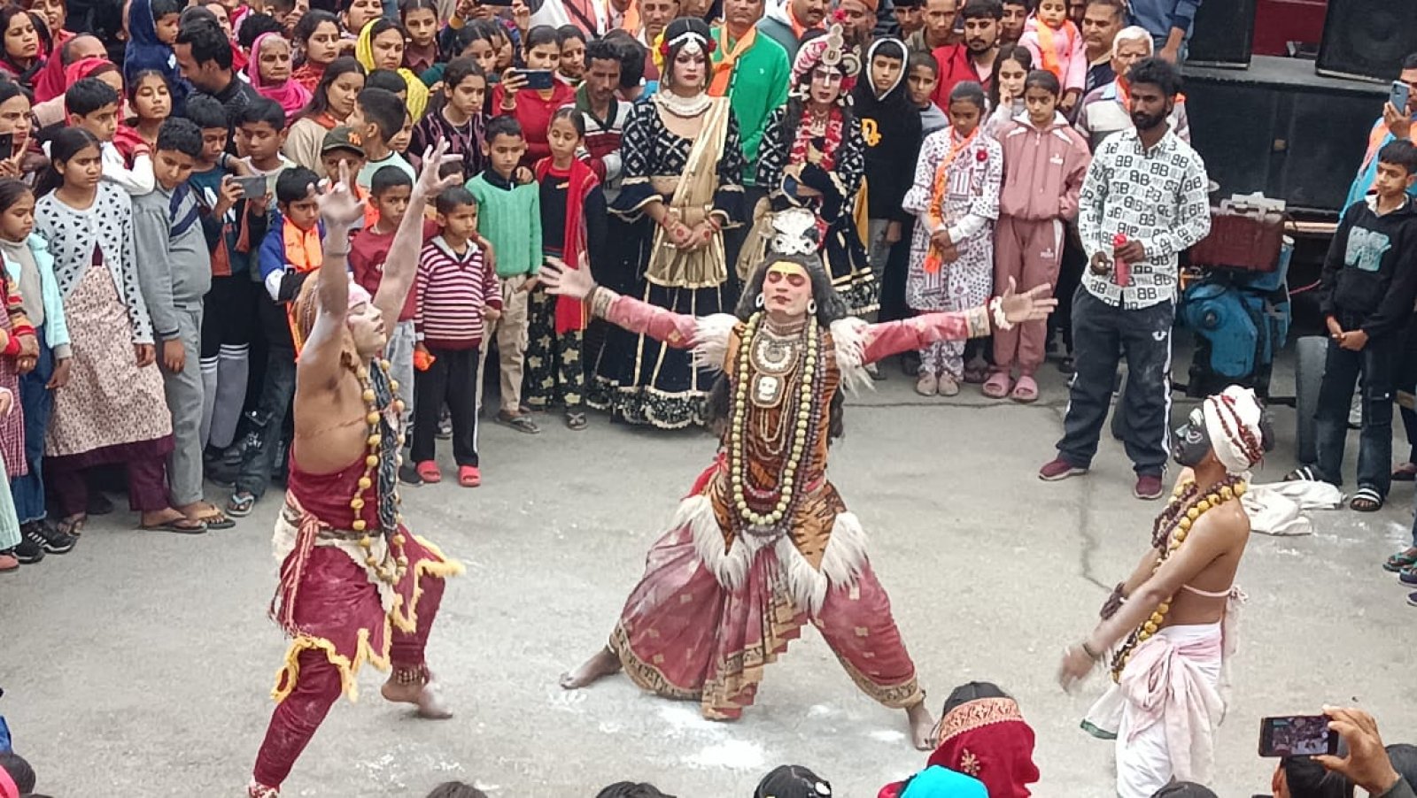 महाशिवरात्रि पर शिव मंदिर से ढोल नगाड़ों संग चले बाराती, कलाकारों ने मंत्रमुग्ध किए भक्त