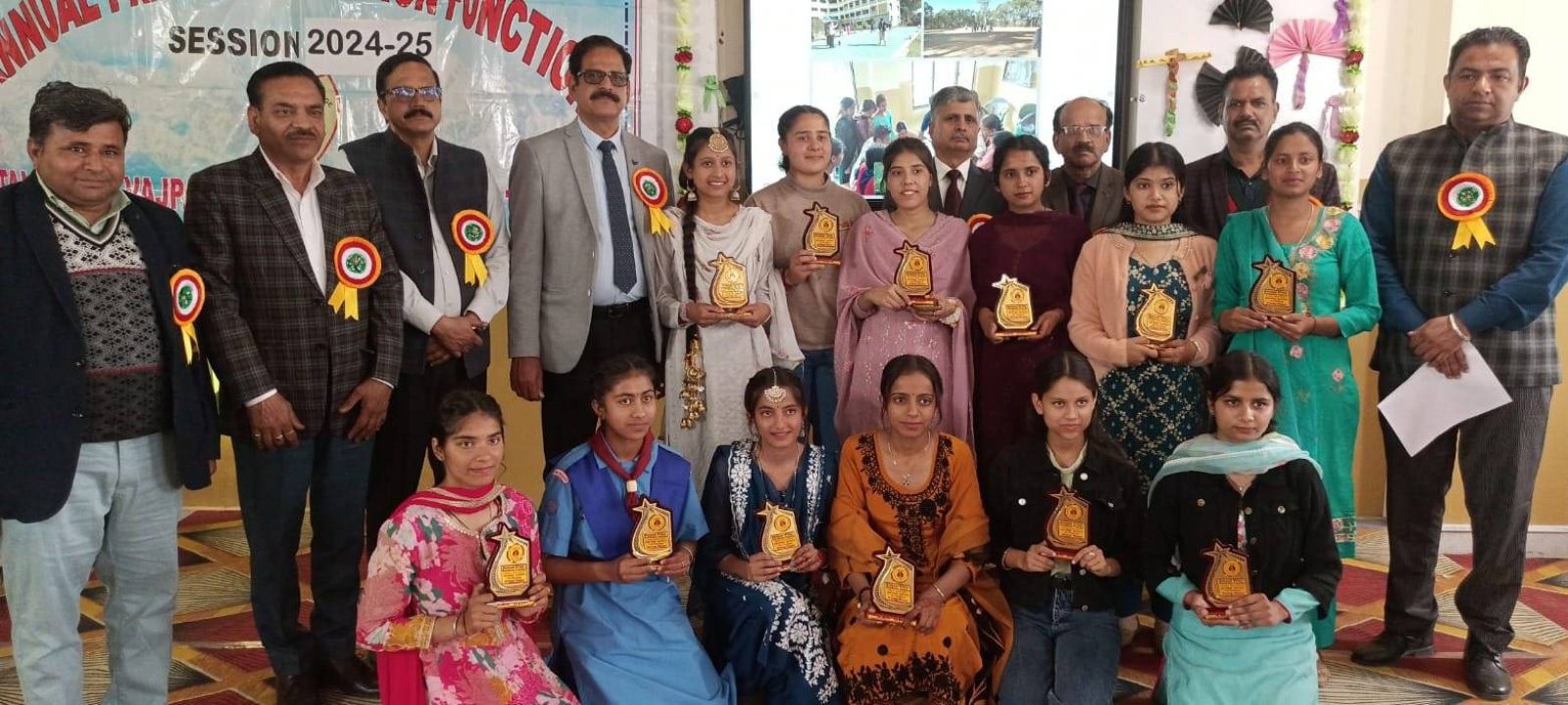 अटल बिहारी वाजपेयी राजकीय महाविद्यालय के मेधावी सम्मानित | विद्यार्थी अपने लक्ष्य निश्चित कर कठिन परिश्रम करें: डॉ केएस अत्री