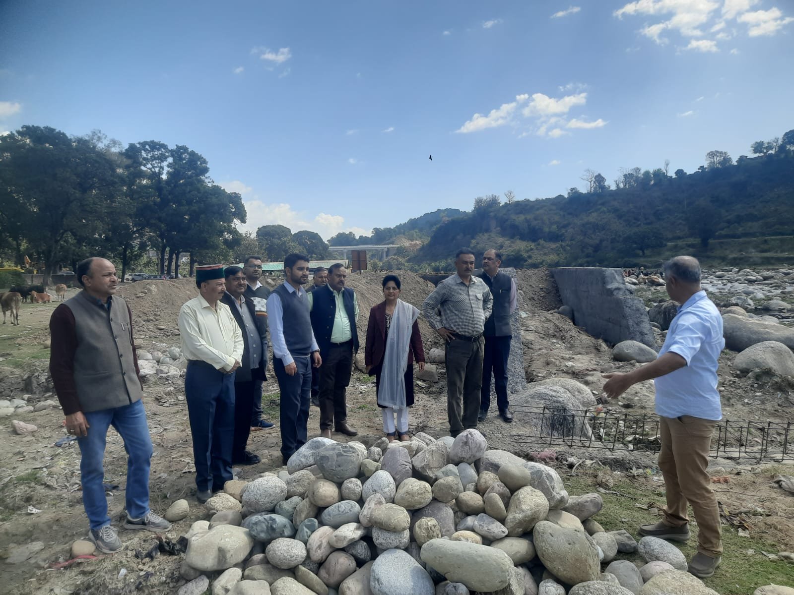 बज्रेश्वरी घाट बनेगा कांगड़ा मंदिर का मुख्य आकर्षण, श्रद्धालुओं के लिए भव्य सुविधाओं का होगा निर्माण: एसडीएम